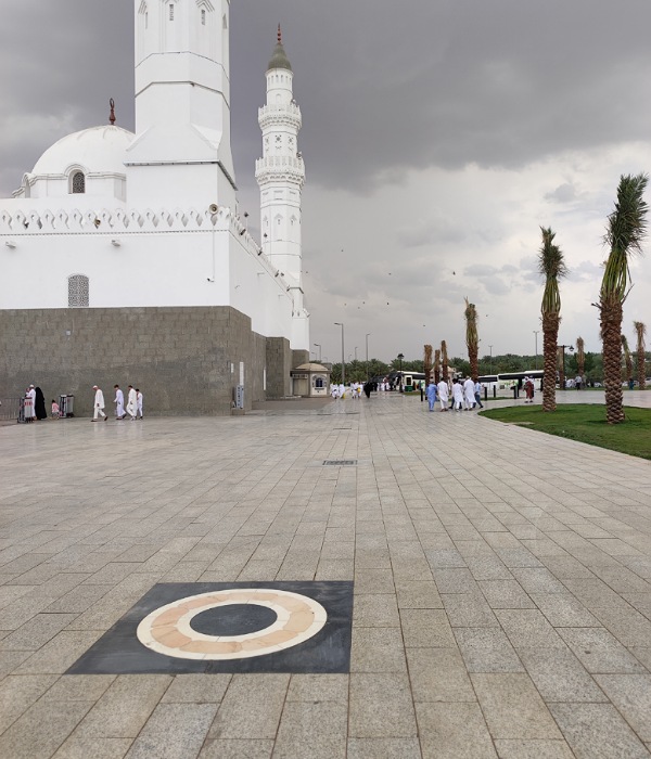 Der Brunnen Aris vor der Quba Moschee in Medina, Saudi Arabien